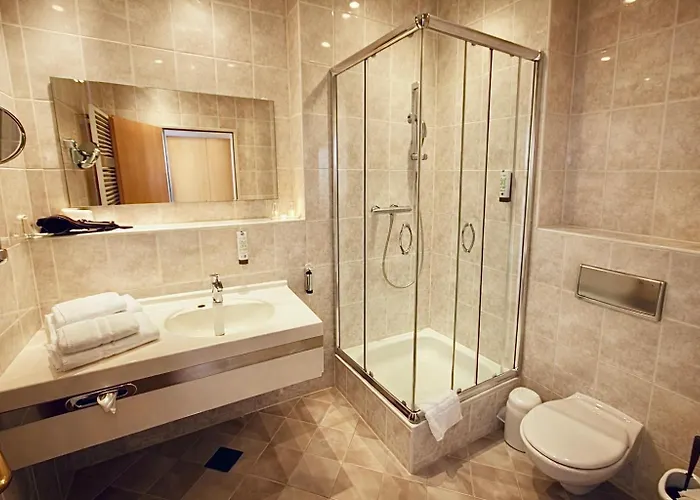 Turmhotel 호텔 슈베트